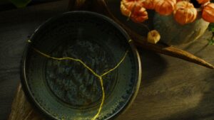 atelier kintsugi avec bols réparés selon l’art japonais