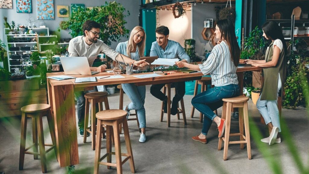 ateliers collaboratifs mettant en avant l’émulation collective et la créativité